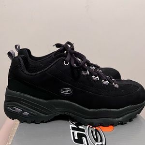 Skechers Sport Premiun women’s shoe in black.